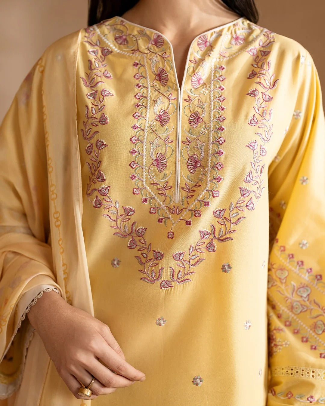 HAJRA EMBROIDERY 3PC (FARSHI)