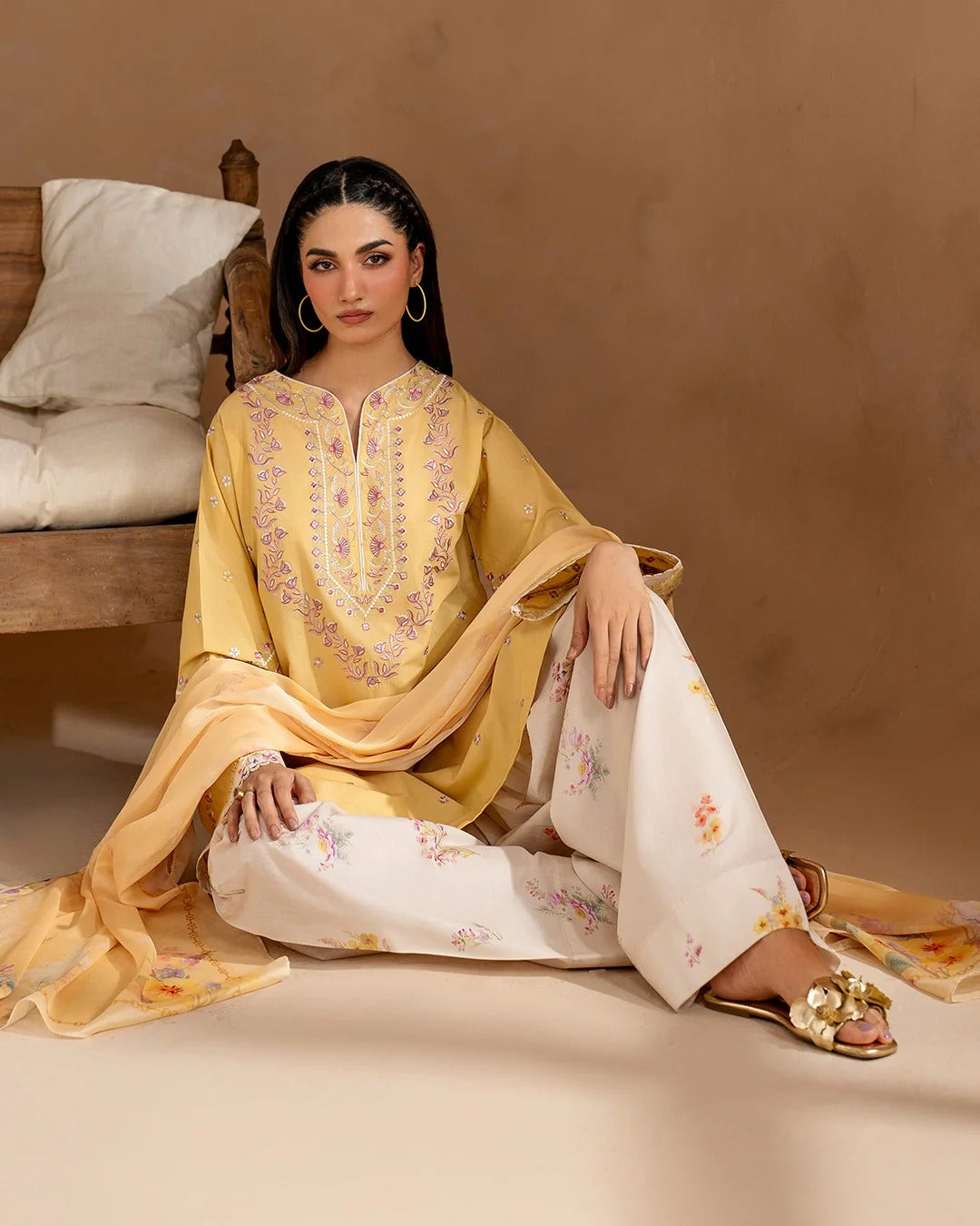 HAJRA EMBROIDERY 3PC (FARSHI)
